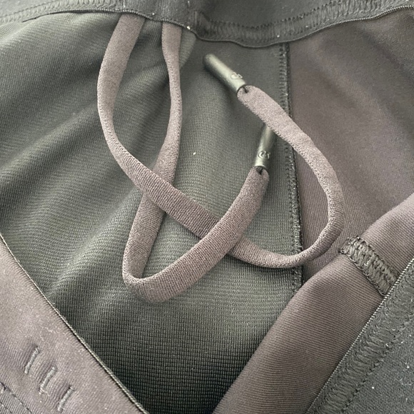 Men’s Lululemon joggers L - Picture 9 of 9